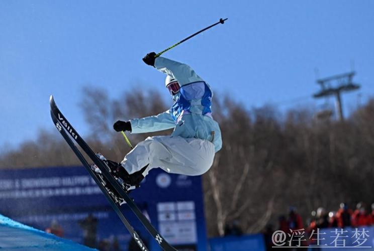 李方慧摘得自由式滑雪女子U型场地技巧亚军